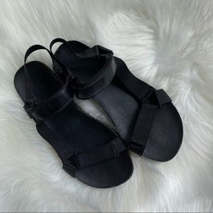 Kenneth Cole Teva style sandals